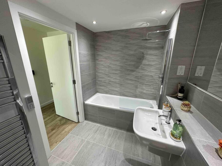 דירות מנצ'סטר 1 Bed Flat With View Of Old Trafford מראה חיצוני תמונה